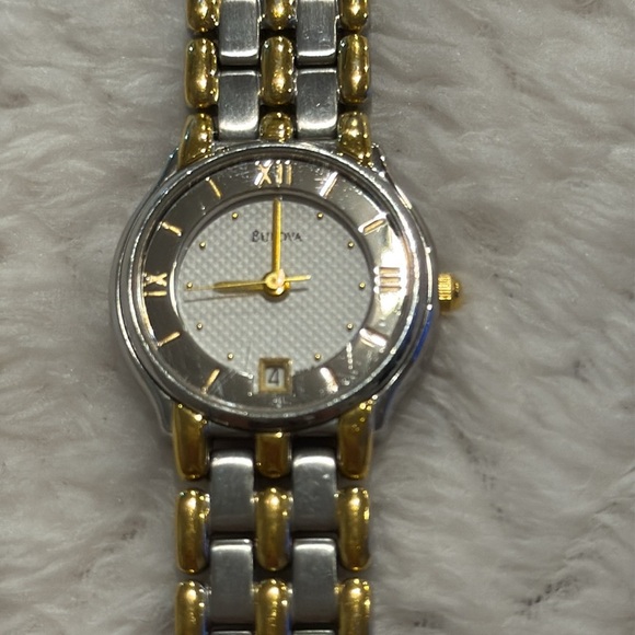 Bulova Womens Gold Tone & Stainless Silver Two-Tone Quartz Watch New Battery - Picture 4 of 6